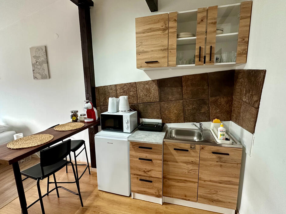 Apartament nr 1 aneks kuchenny z ekspresem do kawy